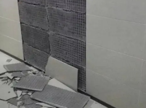 郫县瓷砖空鼓维修公司分享下郫县墙砖松动维修的知识